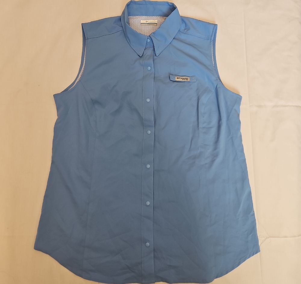 Columbia Women's Light Blue Sleeveless Button Down Shirt